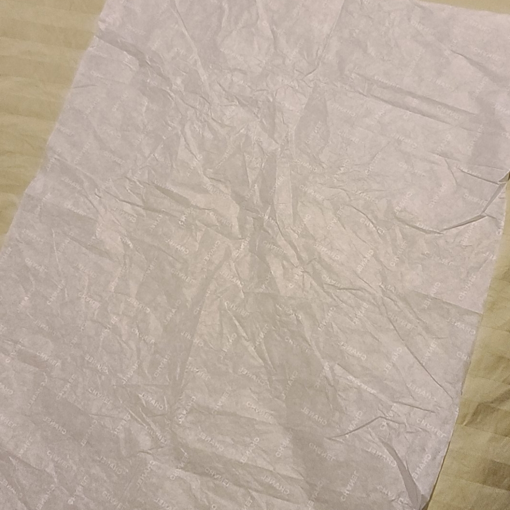Chanel paper bag with tissue paper - Picture 6 of 6
